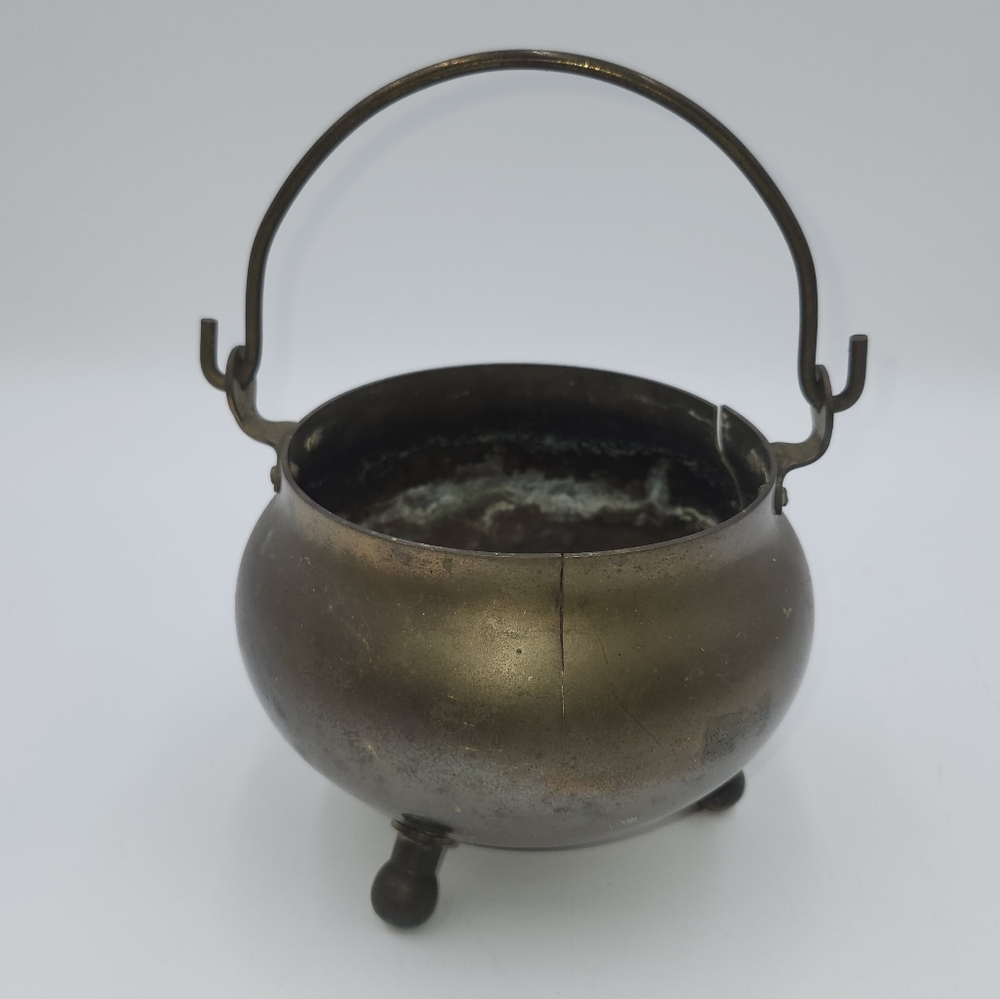 Antique Footed fire pot kettle brass pot Cauldron Handle Hallloween decor
